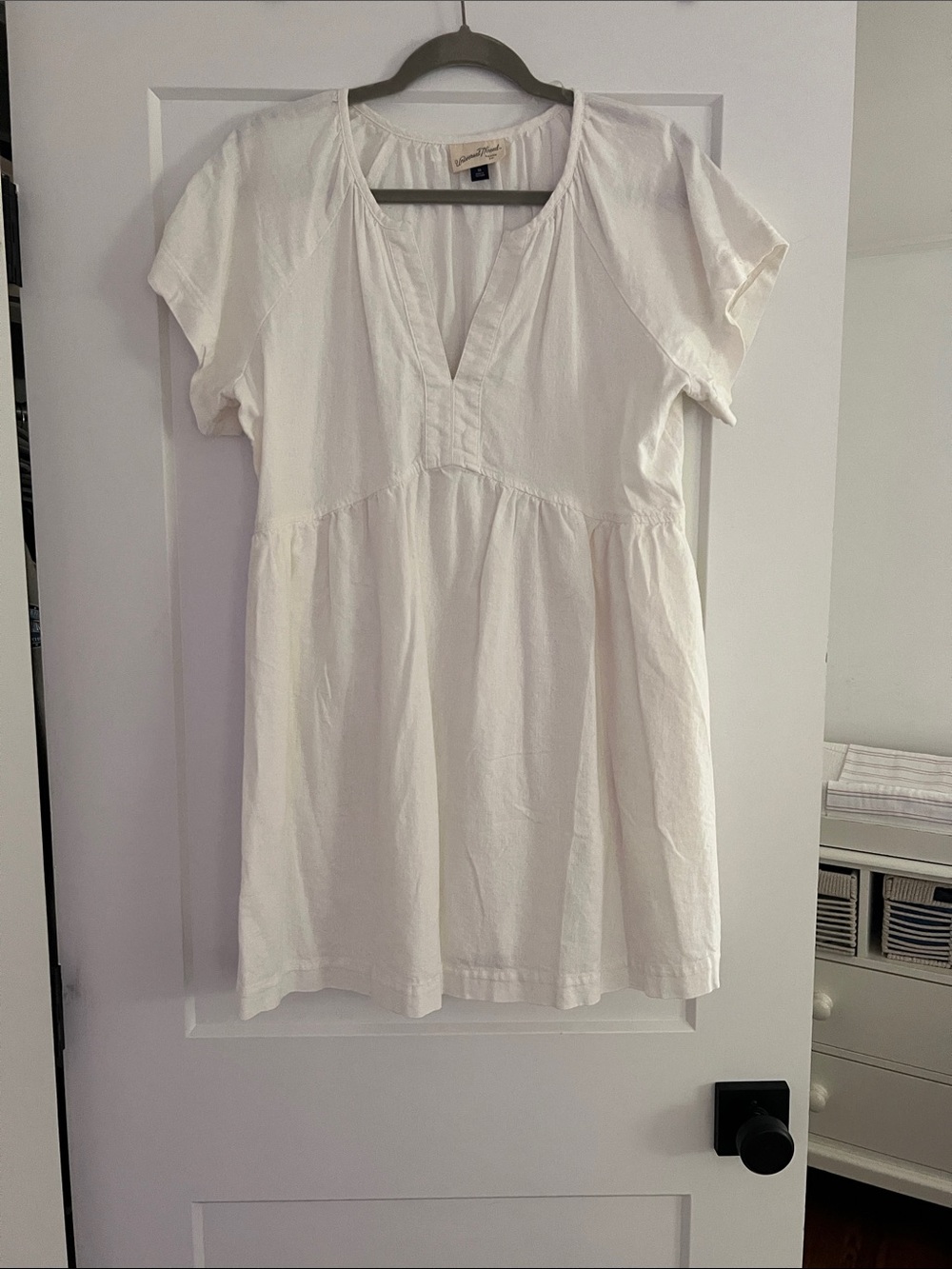 Universal Thread Cream V-Neck Short Sleeve mini dress